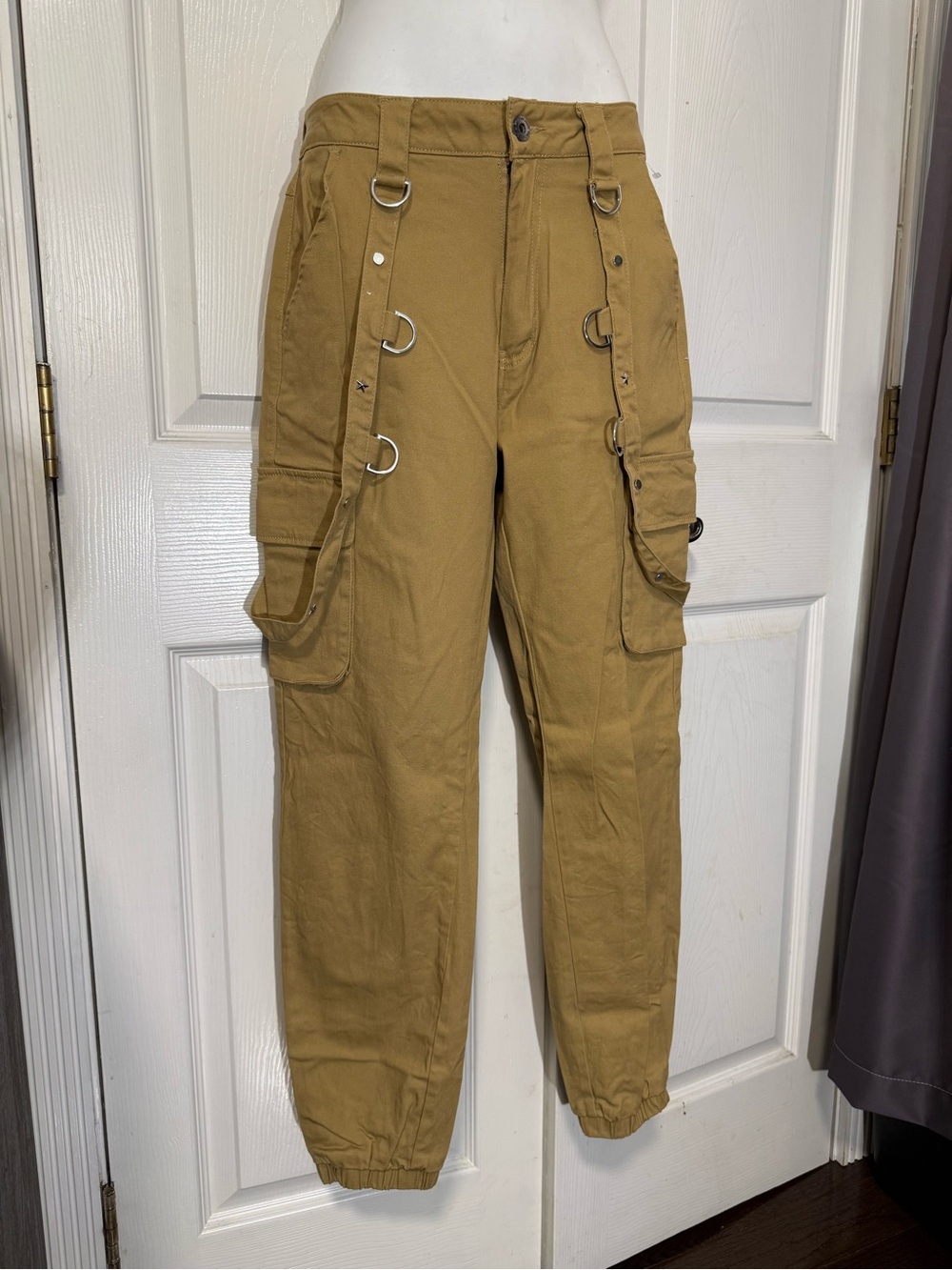 Red Fox Women’s Khaki Cargo Jogger Pants High Rise Utility Size S NWOT